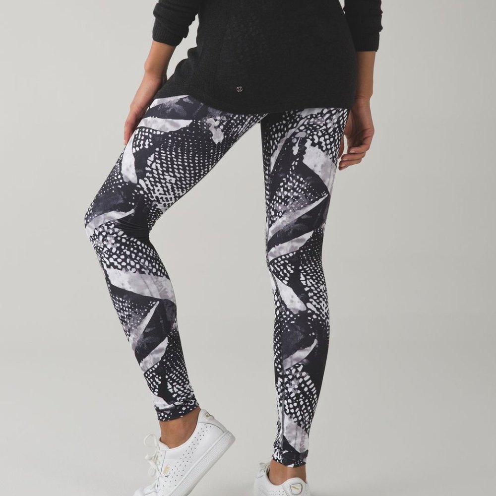 Size 8 - Lululemon Wunder Under Pant III